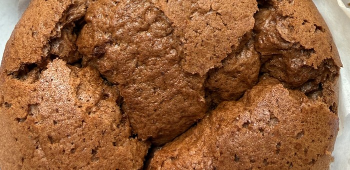 Cappuccino spongie cakes, close-up of the crumb