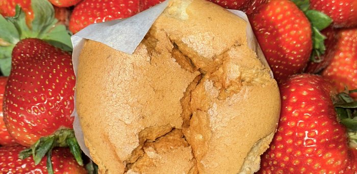 Strawberry spongie cake surrounded by fresh strawberries